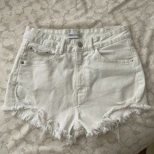 white zara jean shorts